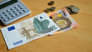 100 Euro in Franken: Aktueller Wechselkurs & Tipps